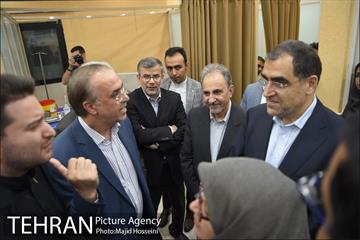 بازدید شهردار تهران و وزیر بهداشت از مراکز پزشکی و درمانی شهر 31