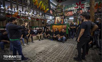 در گذشته های دور برای ساختن نخل از چوب درخت خرما استفاده می‌شد.