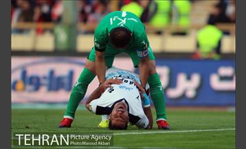 دیدار تیم های فوتبال پرسپولیس و پیکان