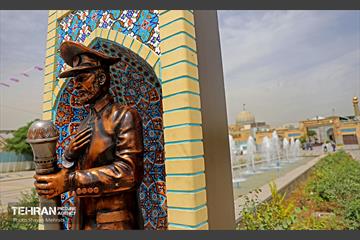 رونمایی از تندیس «خادم حرم» 4