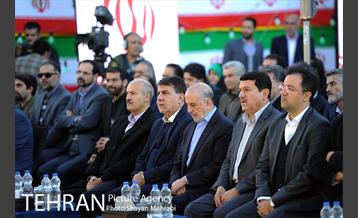 در آغاز چهلمین فجر انقلاب، آیین اهتزاز بزرگترین پرچم مقدس کشورمان با حضور شهردار تهران 13
