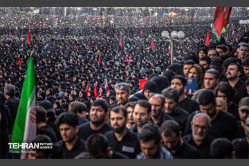 مراسم اقامه نماز بر پیکر آقای شهید ایران 18