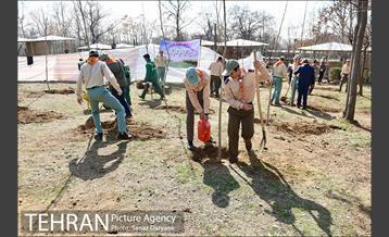 آیین درختکاری با حضور دکتر بطحایی وزیر محترم آموزش و پرورش 13