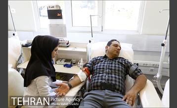 بازدید شهردار تهران  از اداره کل انتقال خون استان تهران 24
