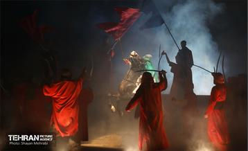 نمایش بزرگ میدانی «تنهاتر از مسیح» 16