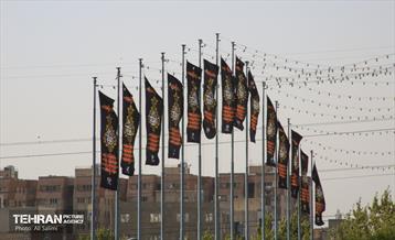 اکران نماپرچم و ابرپرچم‌های طرح حرم رضوی در باب الرضای پایتخت 16