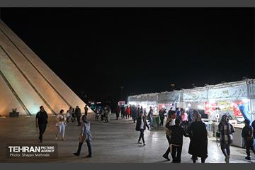 برج آزادی میزبان مسافران نوروزی 18