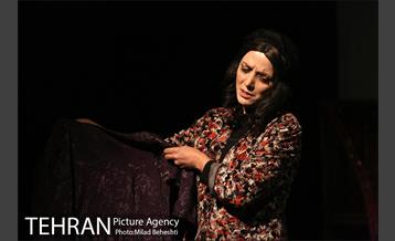 نمایش روز عقیم‎ 3