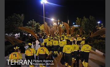 شروع بکار نیروهای خدمات شهری در پایان مراسم ارتحال امام خمینی (ره) 16