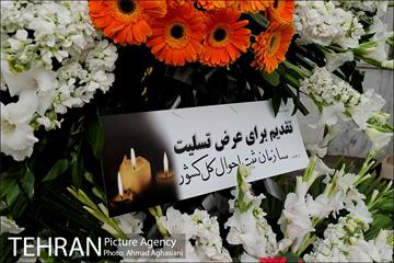 ادای احترام تهرانی ها به شهدای آتش نشان پلاسکو 13