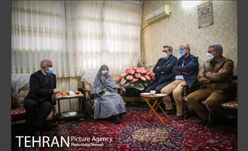دیدار شهردار تهران با مادر شهیدان خالقی پور 14