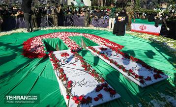 تشییع و تدفین پیکر مطهر دو شهید گمنام در منطقه 17