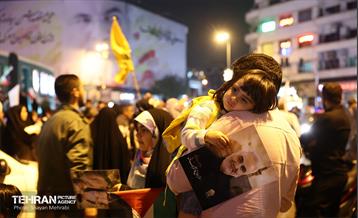 شادی مردم تهران پس از حمله موشکی ایران 34