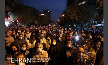 حضور مردم مقابل بیمارستان جم پس از فوت استاد شجریان 8