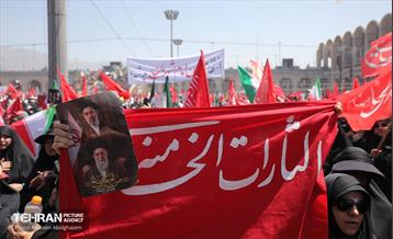 اقامه نماز بر پیکر آقای شهید ایران - 1 10