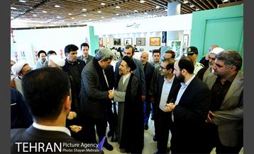 بازدید شهردار تهران از نمایشگاه عطر سیب 18