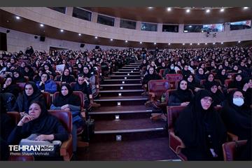 بزرگداشت مقام زن و مادر در برج میلاد 26