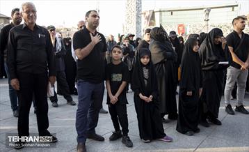 آیین بدرقه جاماندگان اربعین در میدان امام حسین(ع) 27