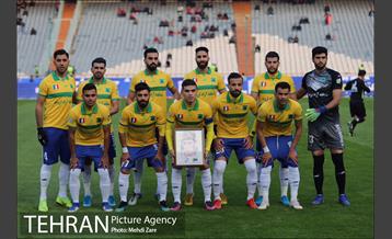 دیدار تیم های پرسپولیس  و صنعت نفت آبادان 15