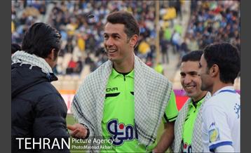 دیدار استقلال و گسترش فولاد در لیگ برتر فوتبال 2