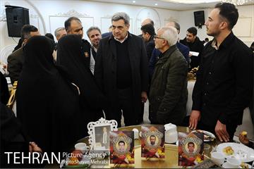 نشست صمیمانه شهردار تهران با خانواده های شهدای آتش نشان و آسیب دیدگان حادثه ساختمان پلاسکو 31