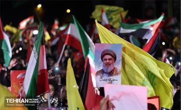 شادی مردم تهران پس از حمله موشکی ایران 26