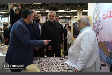 بازدید شهردار تهران از رویداد "اردی‌بهشت کتاب" 33