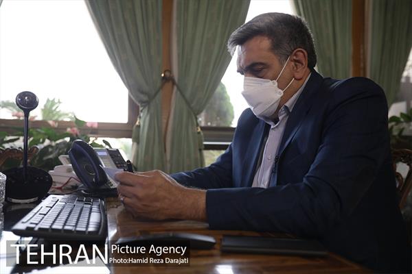 پاسخگویی مستقیم شهردار تهران به شهروندان از طریق تلفن ۱۸۸۸