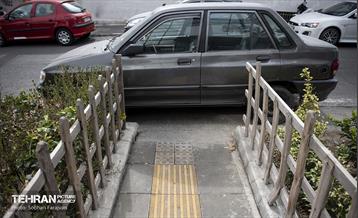 بی قانونی؛ تعرض به حریم پیاده راه 13