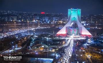 نورافشانی جشن پیروزی انقلاب اسلامی در میدان آزادی 13