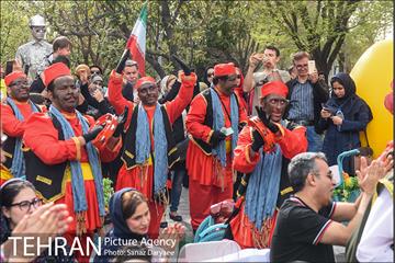 افتتاح نوروزگاه هنر در پیاده‌راه بلوار کشاورز 2