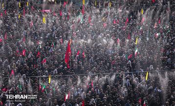 مراسم اقامه نماز بر پیکر آقای شهید ایران 59