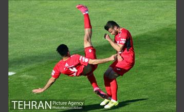 دیدار تیم های فوتبال پرسپولیس و پدیده