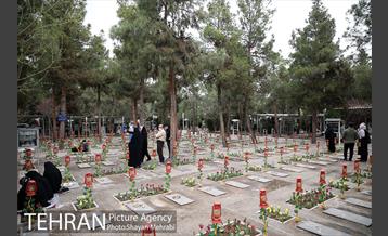 اولین پنجشنبه سال 1400 در بهشت زهرا(س) 13