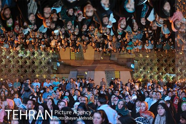 اجتماع بزرگ جوانان شهر تهران در میدان امام حسین(ع) 29