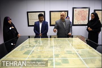 بازدید مدیرکل دفتر شهردار تهران از نمایشگاه دائمی نقشه 7