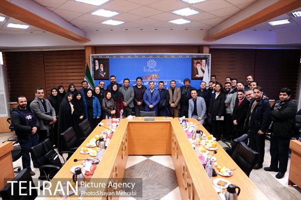 نشست صمیمانه رئیس مرکز ارتباطات شهرداری تهران با اصحاب رسانه 42