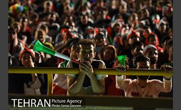 تماشای دیدار تیم‌های ملی ایران و پرتقال در استادیوم آزادی 18