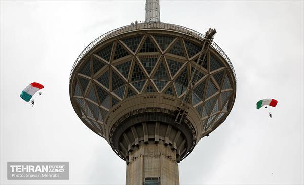 پرش چتربازان از برج میلاد تهران 28