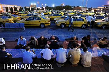 افطاری ساده تاکسی رانی در پایانه فرودگاه مهرآباد 15