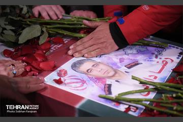 وداع با پیکر شهید «قریب رضا دارابی» 7