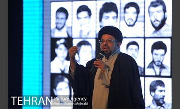 مراسم تکریم شهدای دانشجو تحت عنوان " از هویزه تا حرم" با حضور دکتر قالیباف 13