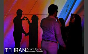 هزار توی زمان در برج آزادی 27