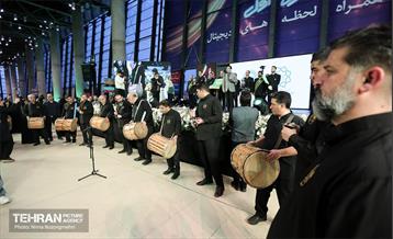 اهتزاز پرچم سبز رضوی بر فراز برج پرچم ایران 7