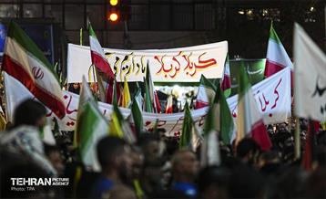 آیین بدرقه زائر اولی‌ها به‌ سوی عتبات عالیات در میدان انقلاب 30