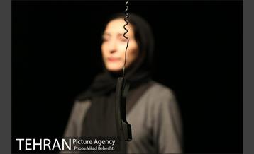 نمایش چند تکه لغزان، بر لبه سران یک وضعیت پیچان‎ 24