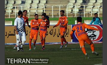 دیدار تیم های فوتبال سایپا و سیاه جامگان