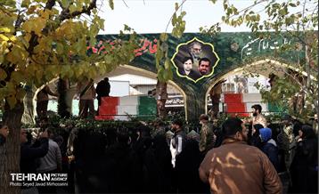 تشییع پیکرهای ۱۰۰ شهید گمنام از مقابل دانشگاه تهران 27
