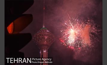 نور افشانی برج میلاد به مناسبت 22 بهمن 3