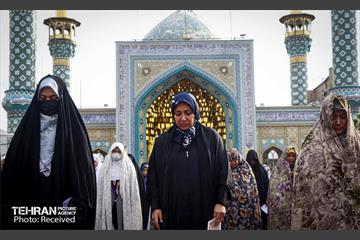 اقامه نماز عید فطر در امامزادگان پنج تن لویزان  21